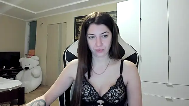 EmiLovsi online show from 12.14.25