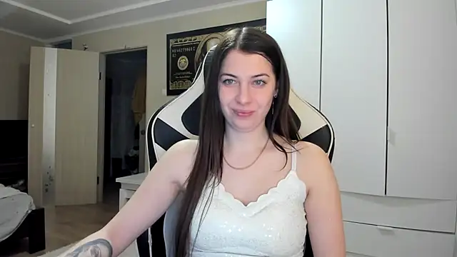 Snapshot of EmiLovsi chatting on 02.03.26 EmiLovsi online show from 02.03.26