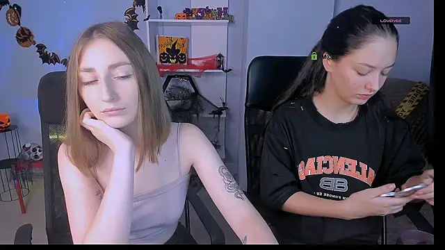 Snapshot of eva_smiith_ chatting on 10.24.25 eva smiith online show from 10.24.25