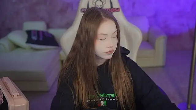 Snapshot of Esmie_Smile chatting on 02.21.26 Esmie Smile online show from 02.21.26