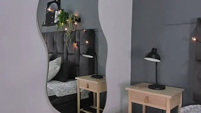 Snapshot of RiriiBrunette__ chatting on 09.17.25 RiriiBrunette online show from 09.17.25