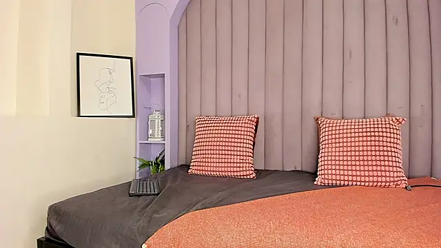 Snapshot of RiriiBrunette__ chatting on 10.15.25 RiriiBrunette online show from 10.15.25