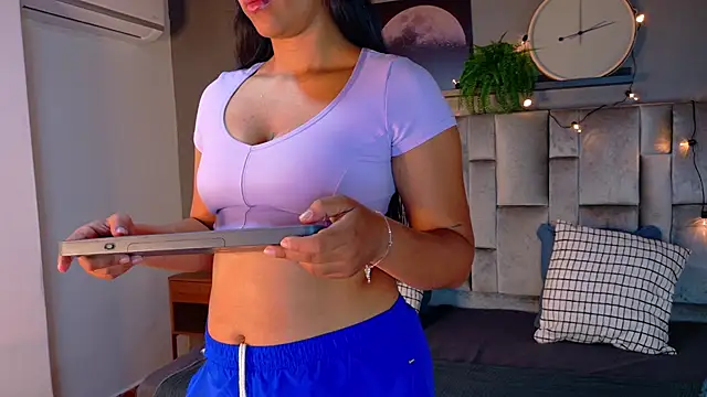 Snapshot of RiriiBrunette__ chatting on 11.21.25 RiriiBrunette online show from 11.21.25