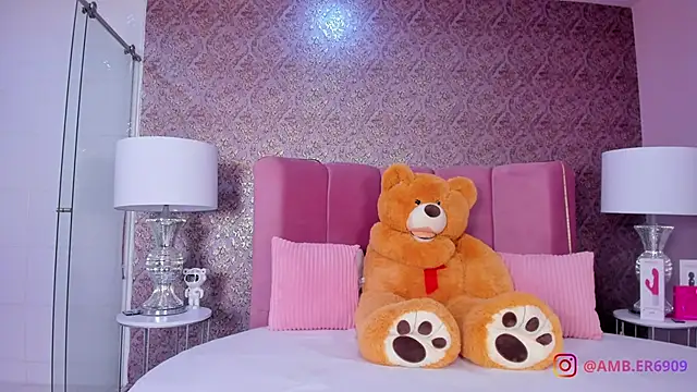 amber sparkle online show from 04.18.26