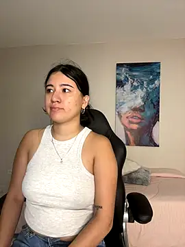 Snapshot of chloekitty69 chatting on 11.29.25 chloekitty69 online show from 11.29.25