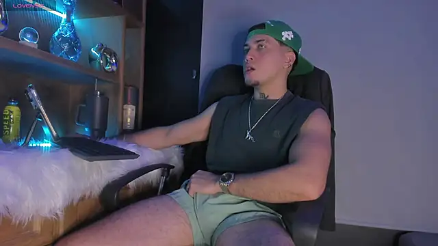 Snapshot of Gael_williams1 chatting on 12.21.25 Gael williams1 online show from 12.21.25