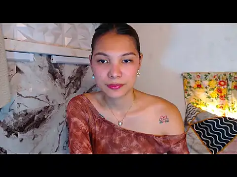 Snapshot of Mhinna chatting on 04.12.26 Mhinna online show from 04.12.26