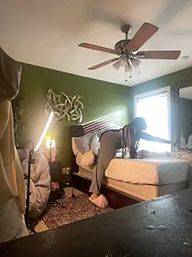 Snapshot of caramel__cremes chatting on 11.25.25 caramel cremes online show from 11.25.25