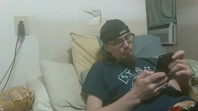 Snapshot of dandonn chatting on 11.20.25 dandonn online show from 11.20.25