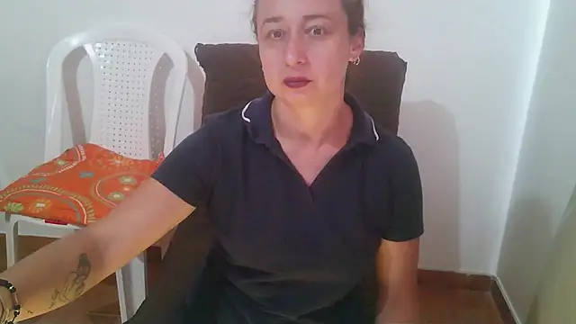 Snapshot of Milf_Valeria chatting on 05.27.26 Milf Valeria online show from 05.27.26
