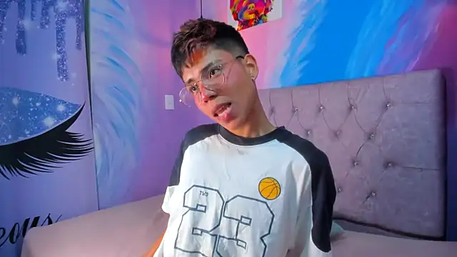 MaxiWildd online show from 11.13.25