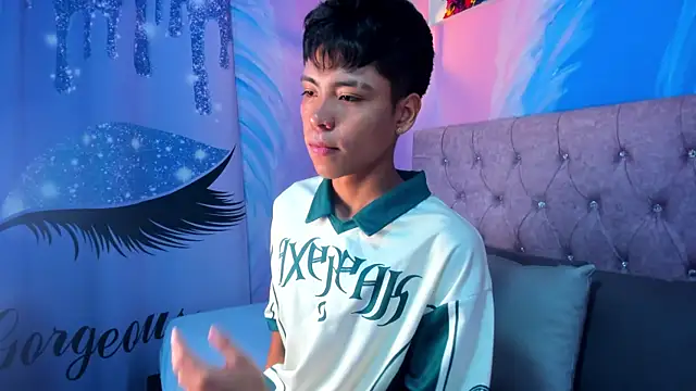 Snapshot of MaxiWildd chatting on 02.04.26 MaxiWildd online show from 02.04.26