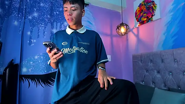 Snapshot of MaxiWildd chatting on 02.11.26 MaxiWildd online show from 02.11.26