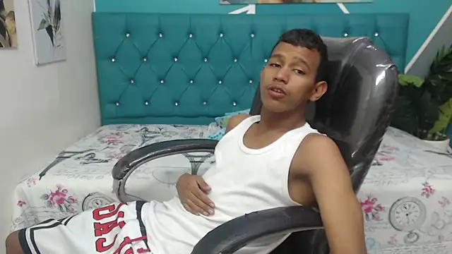 Snapshot of Rory_castro chatting on 09.24.25 Rory castro online show from 09.24.25