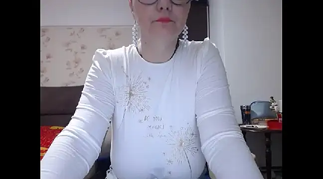 Snapshot of Mary_x chatting on 02.11.25 Mary x online show from 02.11.25