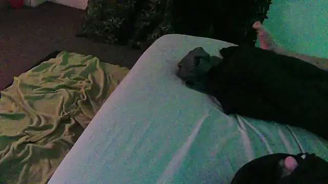 Snapshot of Wir2002Paar chatting on 11.23.25 Wir2002Paar online show from 11.23.25