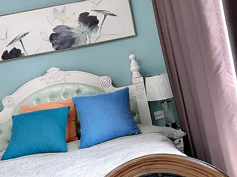 sarah111 online show from 10.28.25