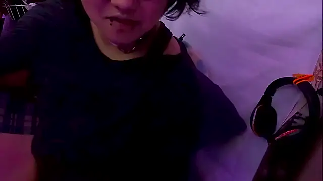 Ftm Bunny online show from 12.22.25