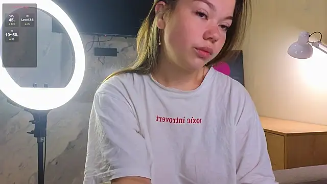 Snapshot of miss_bubbles_ chatting on 10.05.25 miss bubbles online show from 10.05.25