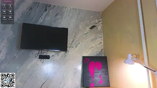 Snapshot of miss_bubbles_ chatting on 10.13.25 miss bubbles online show from 10.13.25