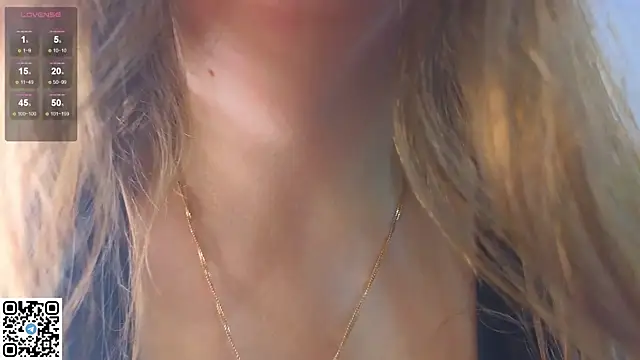 Snapshot of miss_bubbles_ chatting on 10.31.25 miss bubbles online show from 10.31.25