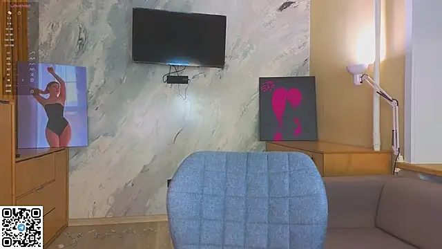 Snapshot of miss_bubbles_ chatting on 12.14.25 miss bubbles online show from 12.14.25