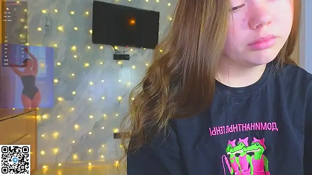 Snapshot of miss_bubbles_ chatting on 12.18.25 miss bubbles online show from 12.18.25