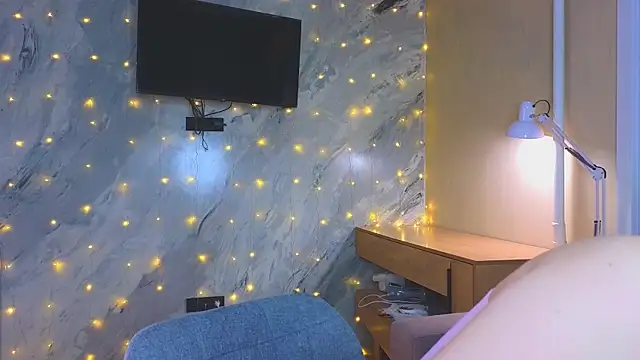 Snapshot of miss_bubbles_ chatting on 02.15.26 miss bubbles online show from 02.15.26