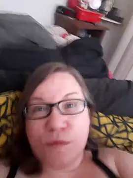 Snapshot of AnniDiMoni chatting on 11.14.25 AnniDiMoni online show from 11.14.25