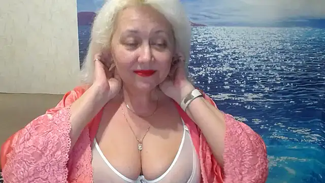 Snapshot of VicunaCool chatting on 02.05.25 VicunaCool online show from 02.05.25