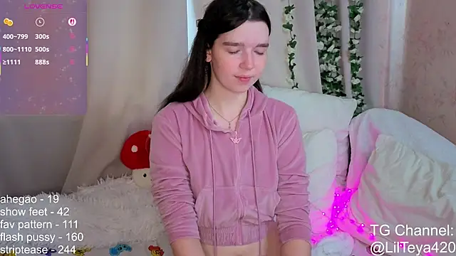 Snapshot of little_Teya chatting on 09.16.25 little Teya online show from 09.16.25