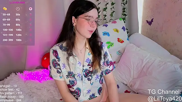 Snapshot of little_Teya chatting on 10.03.25 little Teya online show from 10.03.25