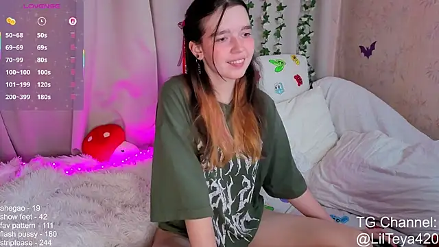 Snapshot of little_Teya chatting on 10.04.25 little Teya online show from 10.04.25