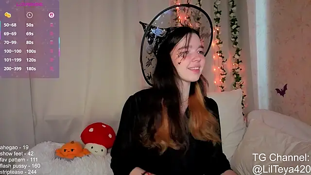 Snapshot of little_Teya chatting on 10.15.25 little Teya online show from 10.15.25