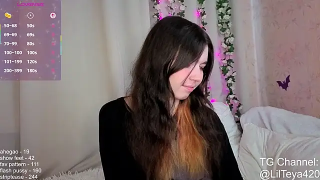 Snapshot of little_Teya chatting on 10.17.25 little Teya online show from 10.17.25