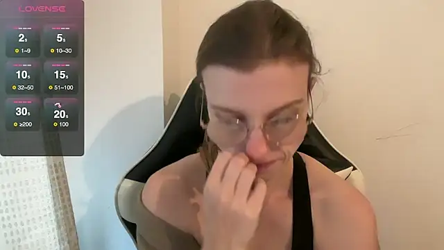 BustyKellyXXX online show from 12.23.25