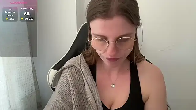 BustyKellyXXX online show from 03.25.26