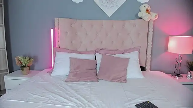 Snapshot of Joe_And_Emma chatting on 09.09.25 Joe And Emma online show from 09.09.25