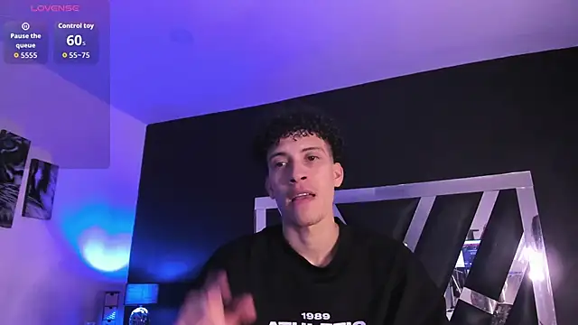 Snapshot of Joe_And_Emma chatting on 10.24.25 Joe And Emma online show from 10.24.25