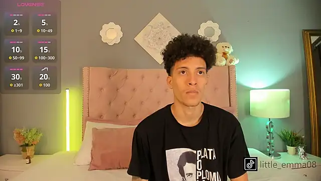 Snapshot of Joe_And_Emma chatting on 10.27.25 Joe And Emma online show from 10.27.25