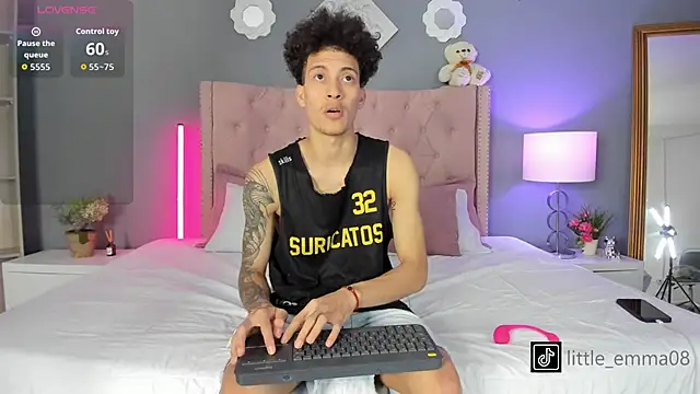 Snapshot of Joe_And_Emma chatting on 11.01.25 Joe And Emma online show from 11.01.25