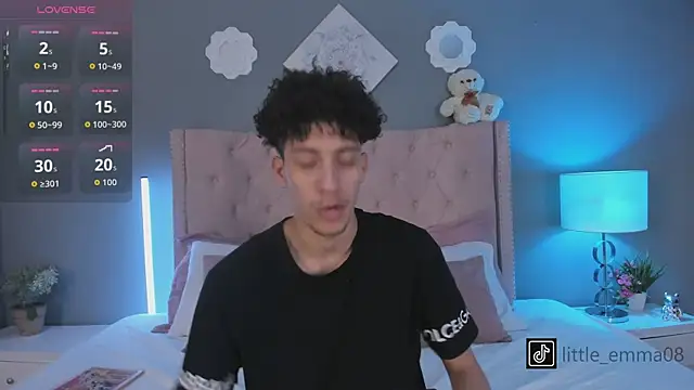 Snapshot of Joe_And_Emma chatting on 11.04.25 Joe And Emma online show from 11.04.25