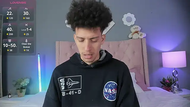 Snapshot of Joe_And_Emma chatting on 11.13.25 Joe And Emma online show from 11.13.25