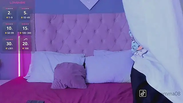 Snapshot of Joe_And_Emma chatting on 11.17.25 Joe And Emma online show from 11.17.25