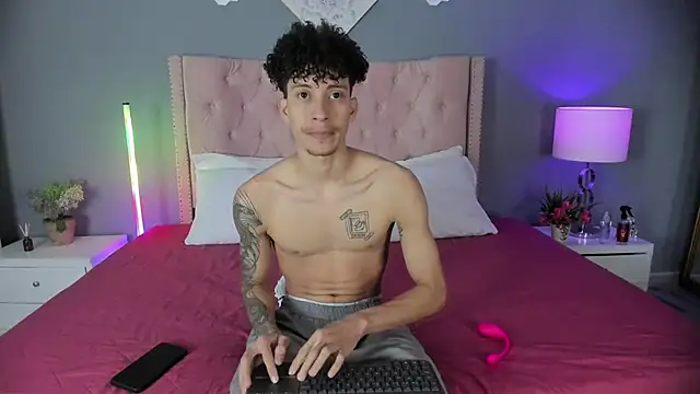 Snapshot of Joe_And_Emma chatting on 11.20.25 Joe And Emma online show from 11.20.25