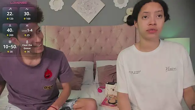 Snapshot of Joe_And_Emma chatting on 11.30.25 Joe And Emma online show from 11.30.25