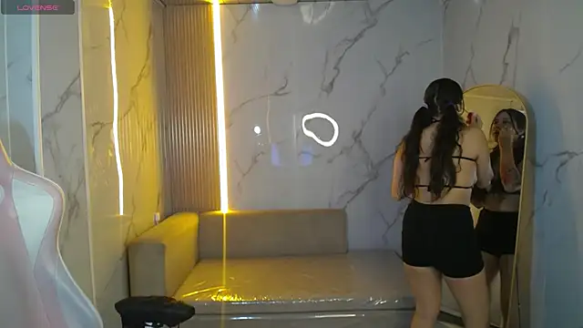 Snapshot of _Mia_sweet_b chatting on 10.17.25 Mia sweet b online show from 10.17.25