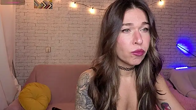 Snapshot of ReginaFoXXXy chatting on 09.26.25 ReginaFoXXXy online show from 09.26.25