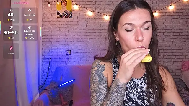 Snapshot of ReginaFoXXXy chatting on 10.10.25 ReginaFoXXXy online show from 10.10.25