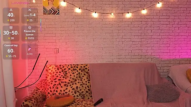 Snapshot of ReginaFoXXXy chatting on 10.29.25 ReginaFoXXXy online show from 10.29.25